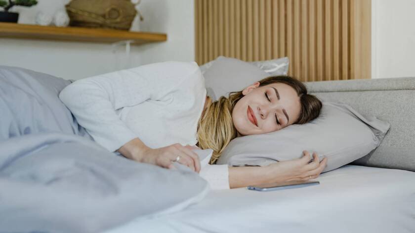 how much sleep do women need?