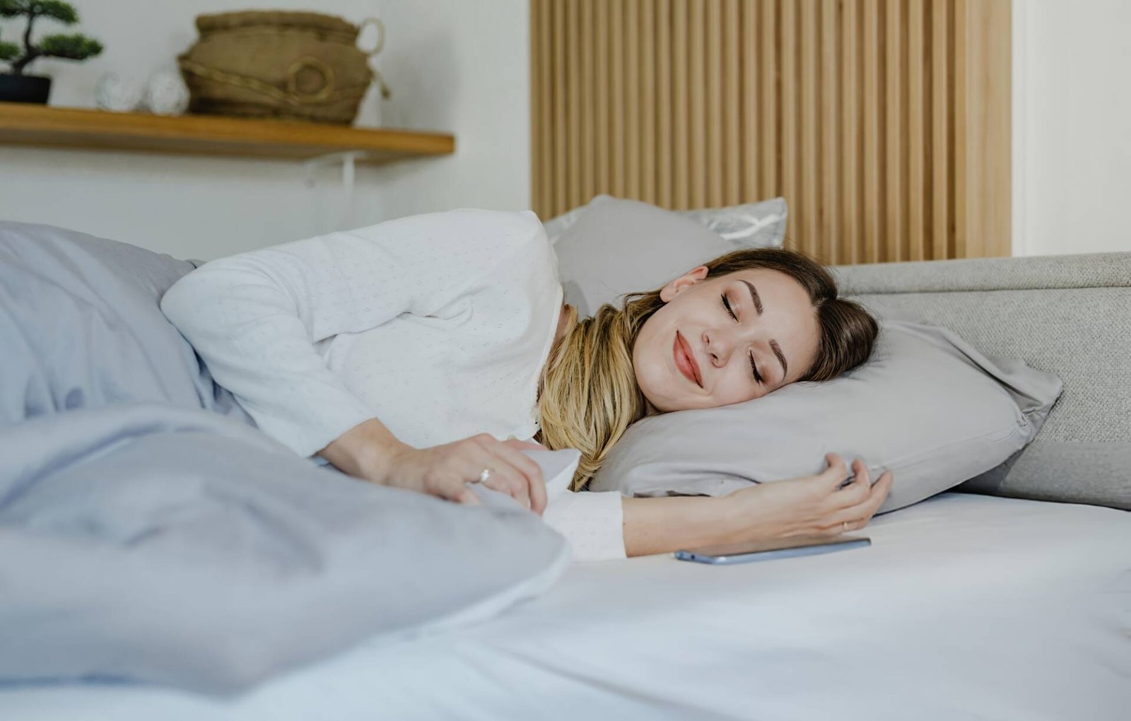 how much sleep do women need?